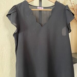 Pink Lily Scallop V-Neck‎ Blouse